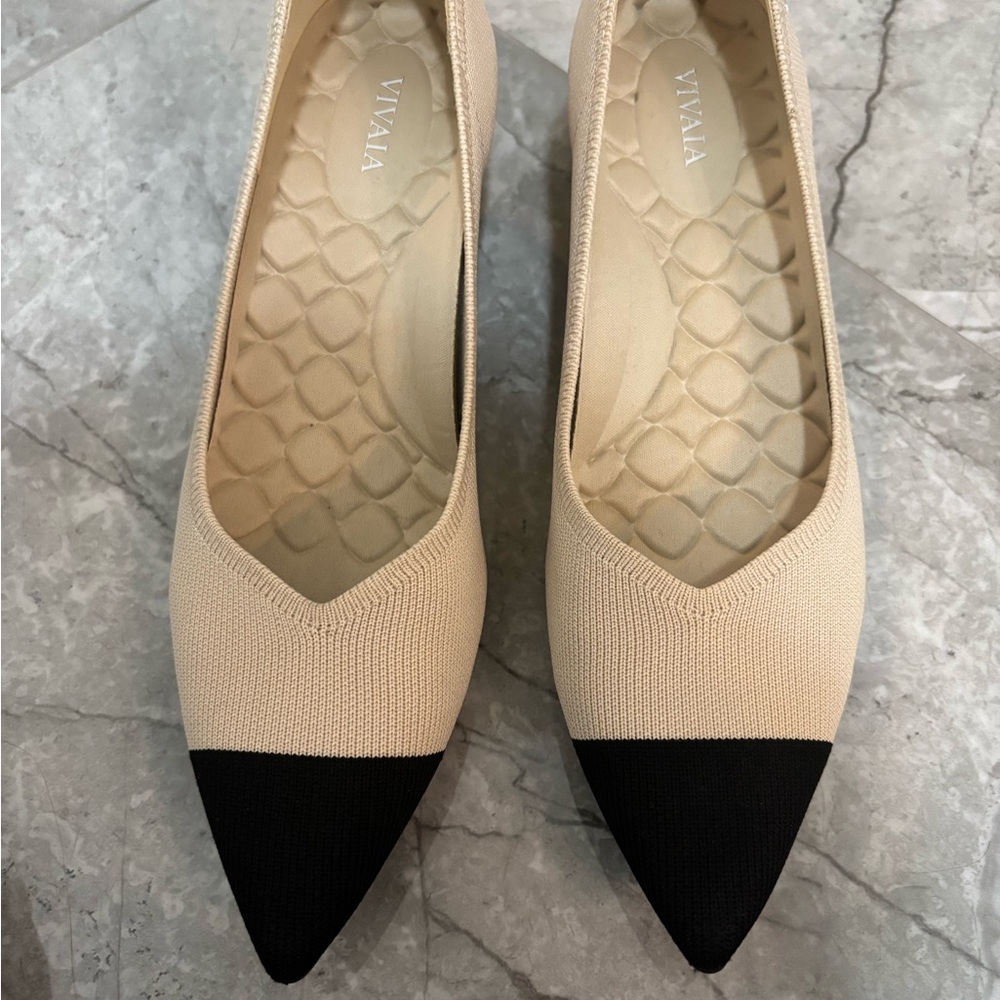 VIVAIA Elegant Cream and Black kitten heels